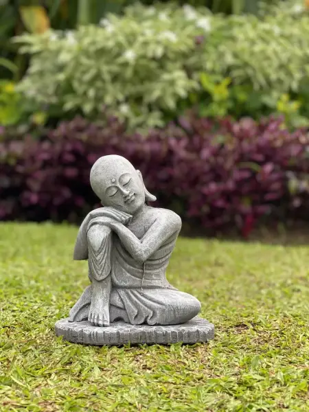 Product image 9 of the product “Amar - Buddha relax - right knee up. 25cm H | cast stone ”